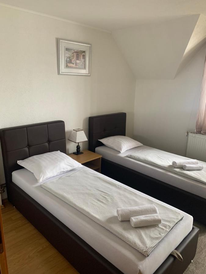 Tesanj Restoran&Motel And Apartmants Lovacka Prica מראה חיצוני תמונה