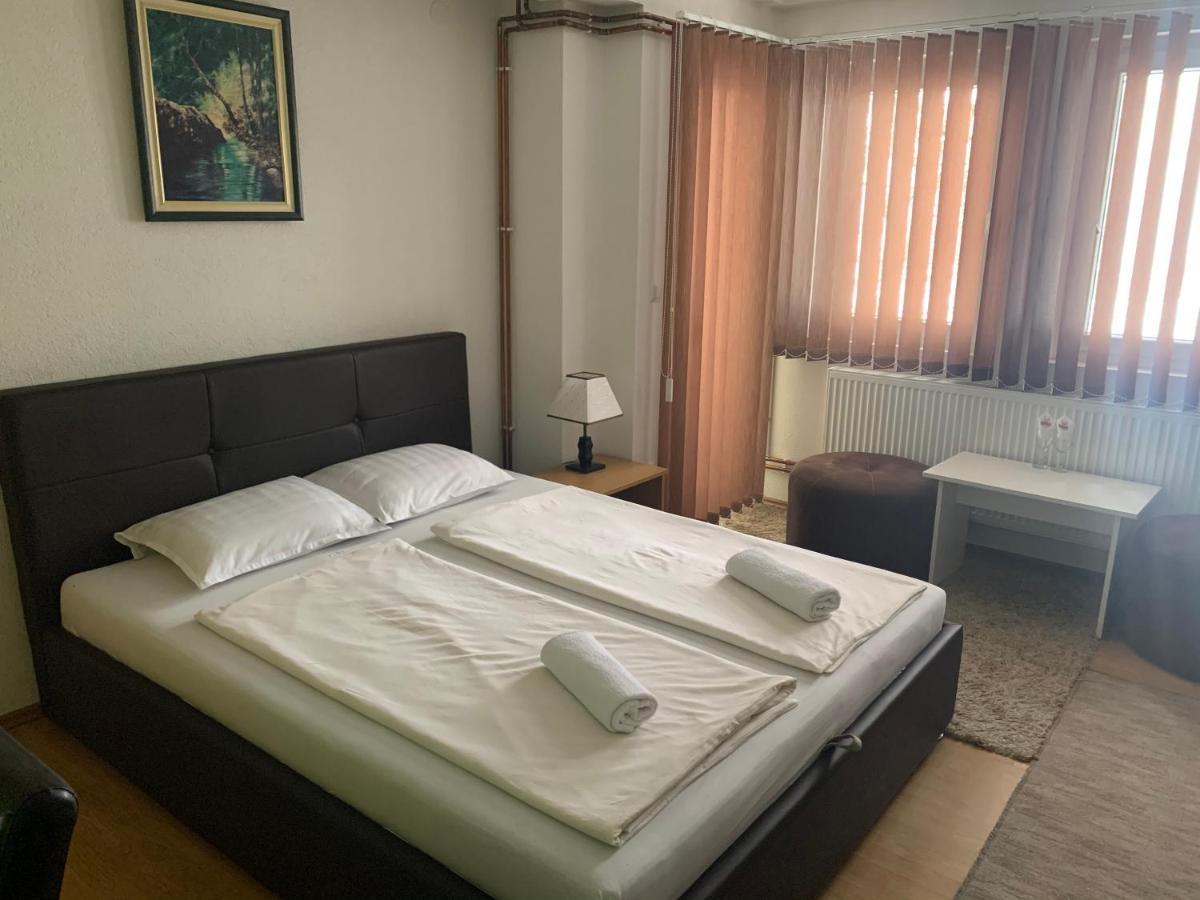 Tesanj Restoran&Motel And Apartmants Lovacka Prica מראה חיצוני תמונה