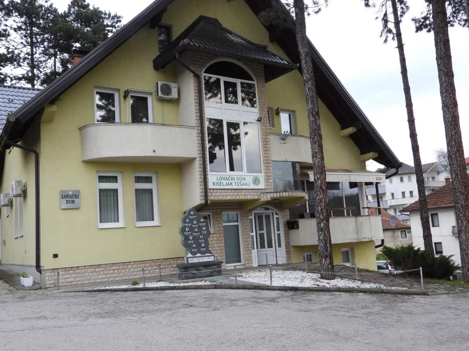 Tesanj Restoran&Motel And Apartmants Lovacka Prica מראה חיצוני תמונה