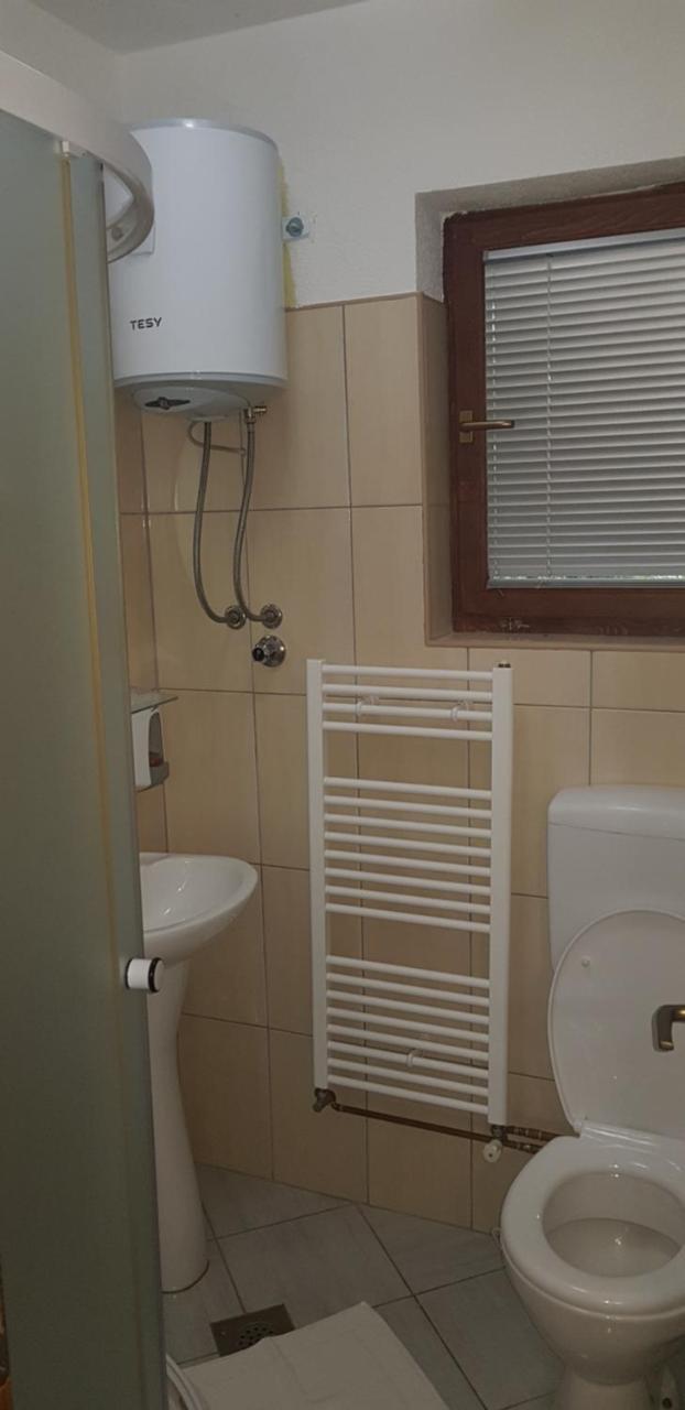 Tesanj Restoran&Motel And Apartmants Lovacka Prica מראה חיצוני תמונה