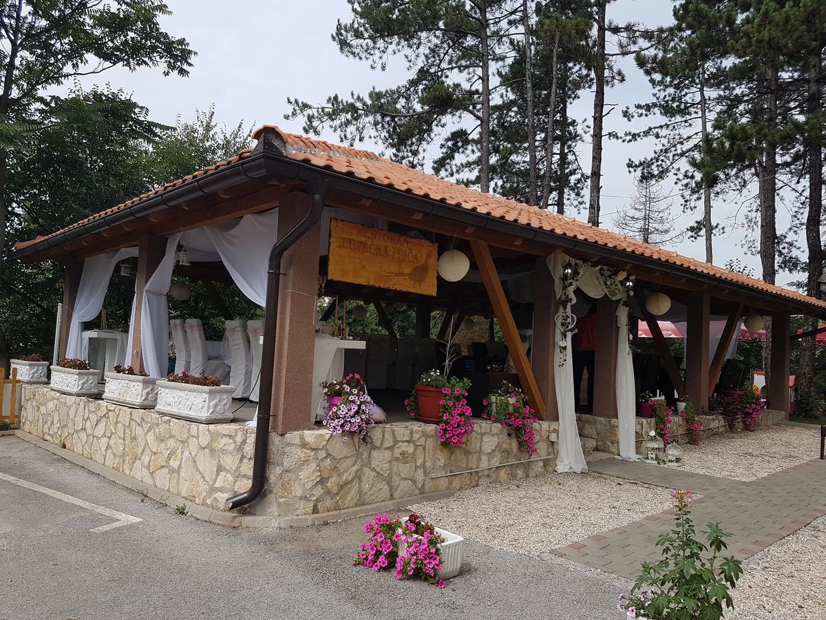 Tesanj Restoran&Motel And Apartmants Lovacka Prica מראה חיצוני תמונה