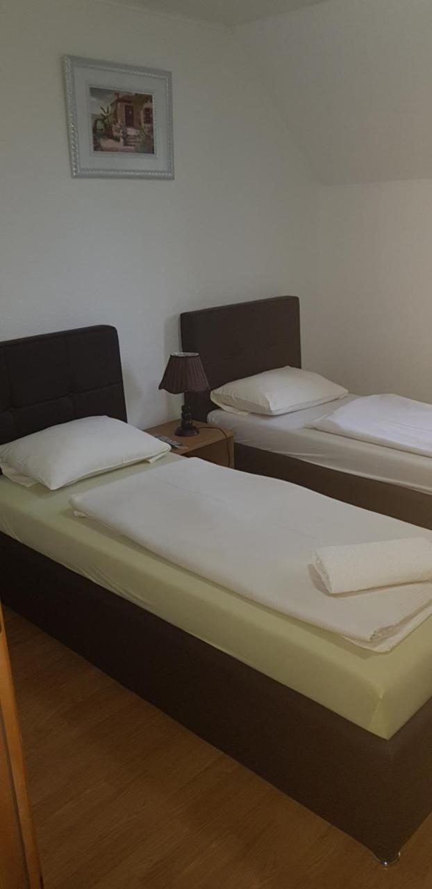 Tesanj Restoran&Motel And Apartmants Lovacka Prica מראה חיצוני תמונה