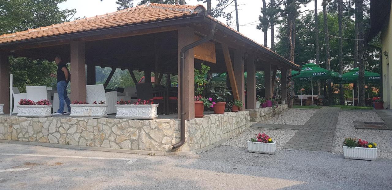 Tesanj Restoran&Motel And Apartmants Lovacka Prica מראה חיצוני תמונה