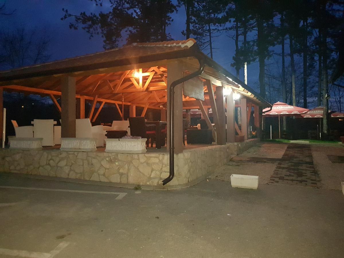 Tesanj Restoran&Motel And Apartmants Lovacka Prica מראה חיצוני תמונה