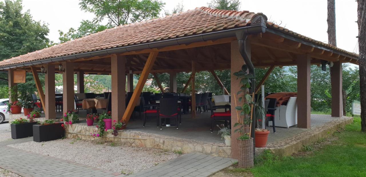 Tesanj Restoran&Motel And Apartmants Lovacka Prica מראה חיצוני תמונה