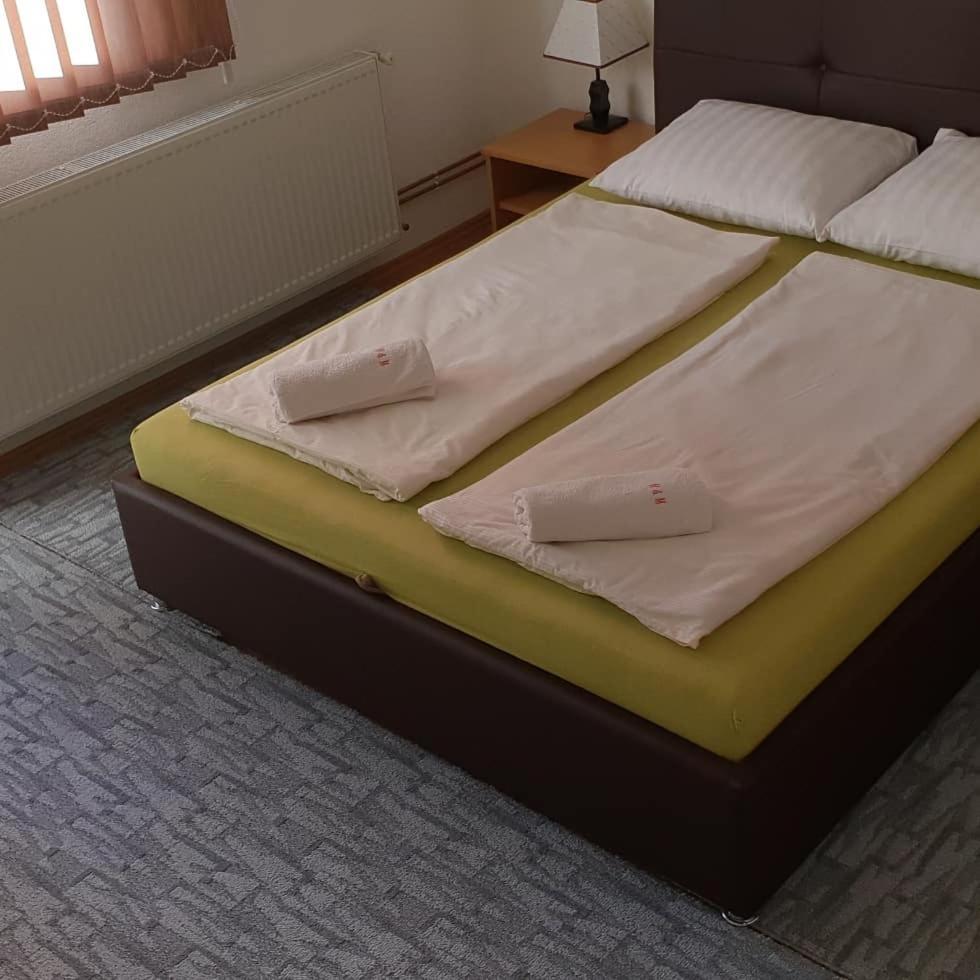Tesanj Restoran&Motel And Apartmants Lovacka Prica מראה חיצוני תמונה