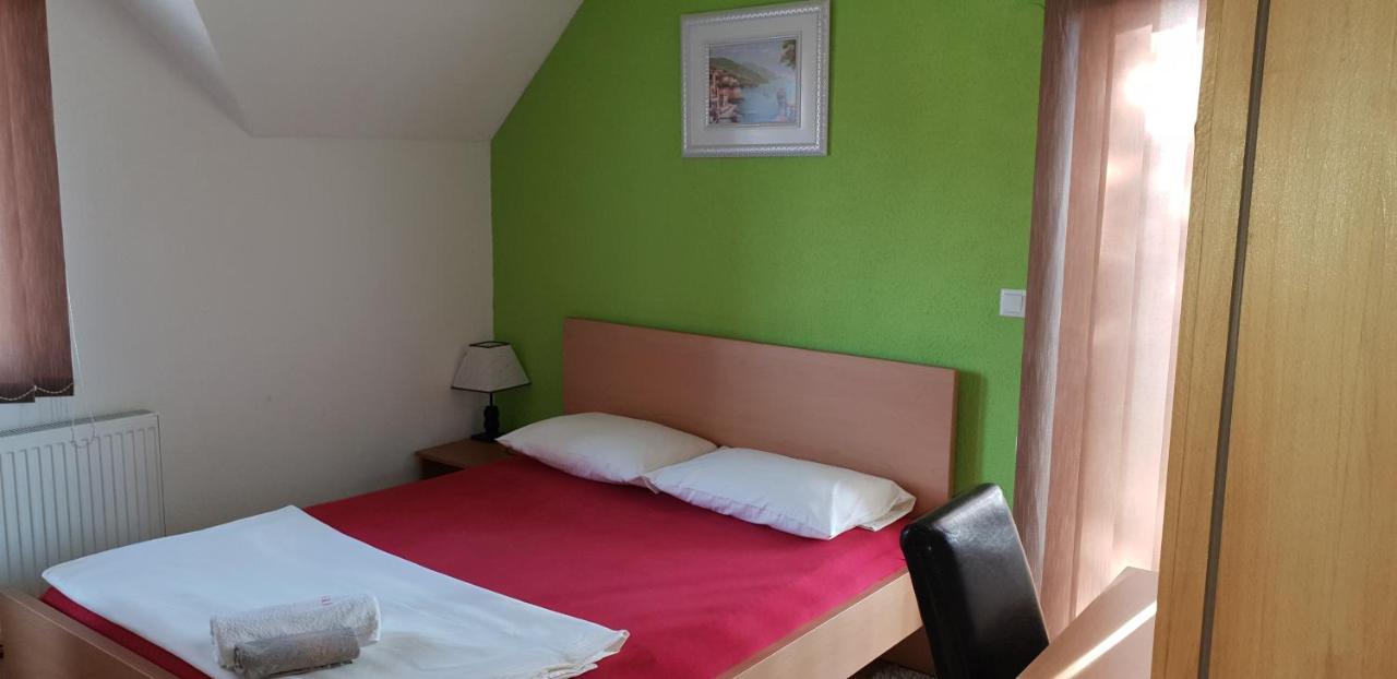 Tesanj Restoran&Motel And Apartmants Lovacka Prica מראה חיצוני תמונה