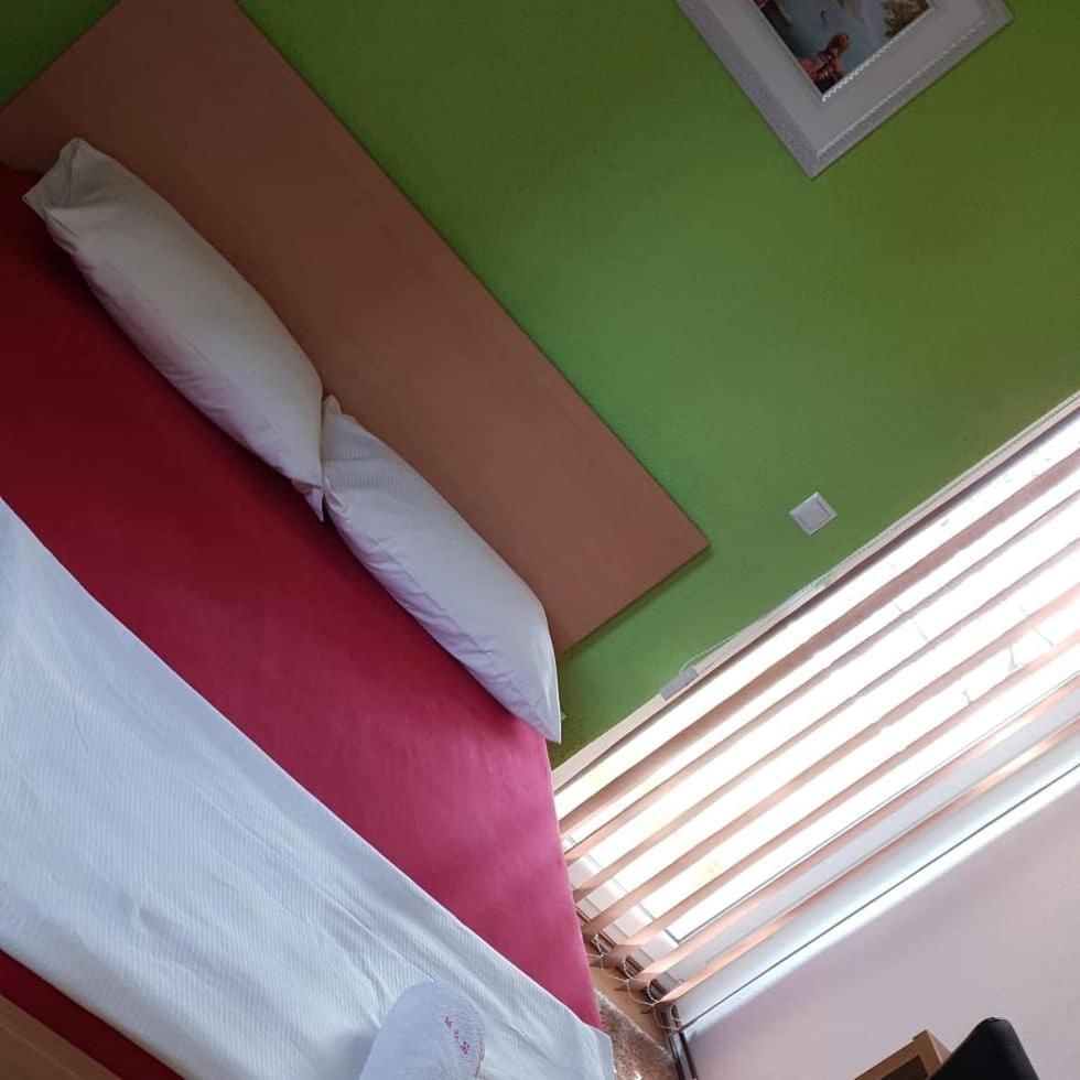 Tesanj Restoran&Motel And Apartmants Lovacka Prica מראה חיצוני תמונה