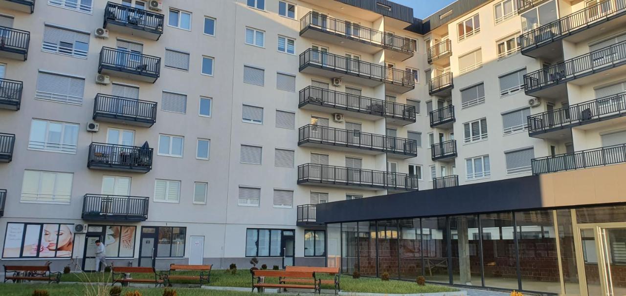 Tesanj Restoran&Motel And Apartmants Lovacka Prica מראה חיצוני תמונה